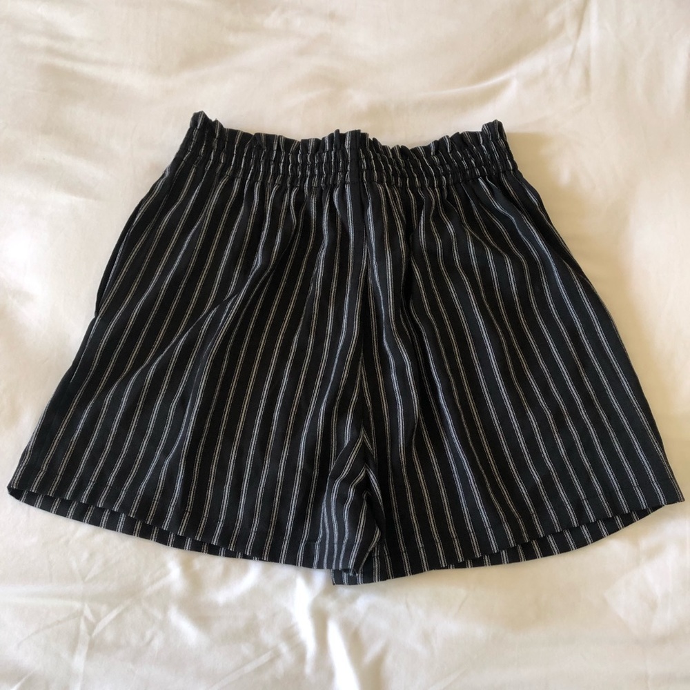Drawstring Striped Shorts - Picture 2 of 4